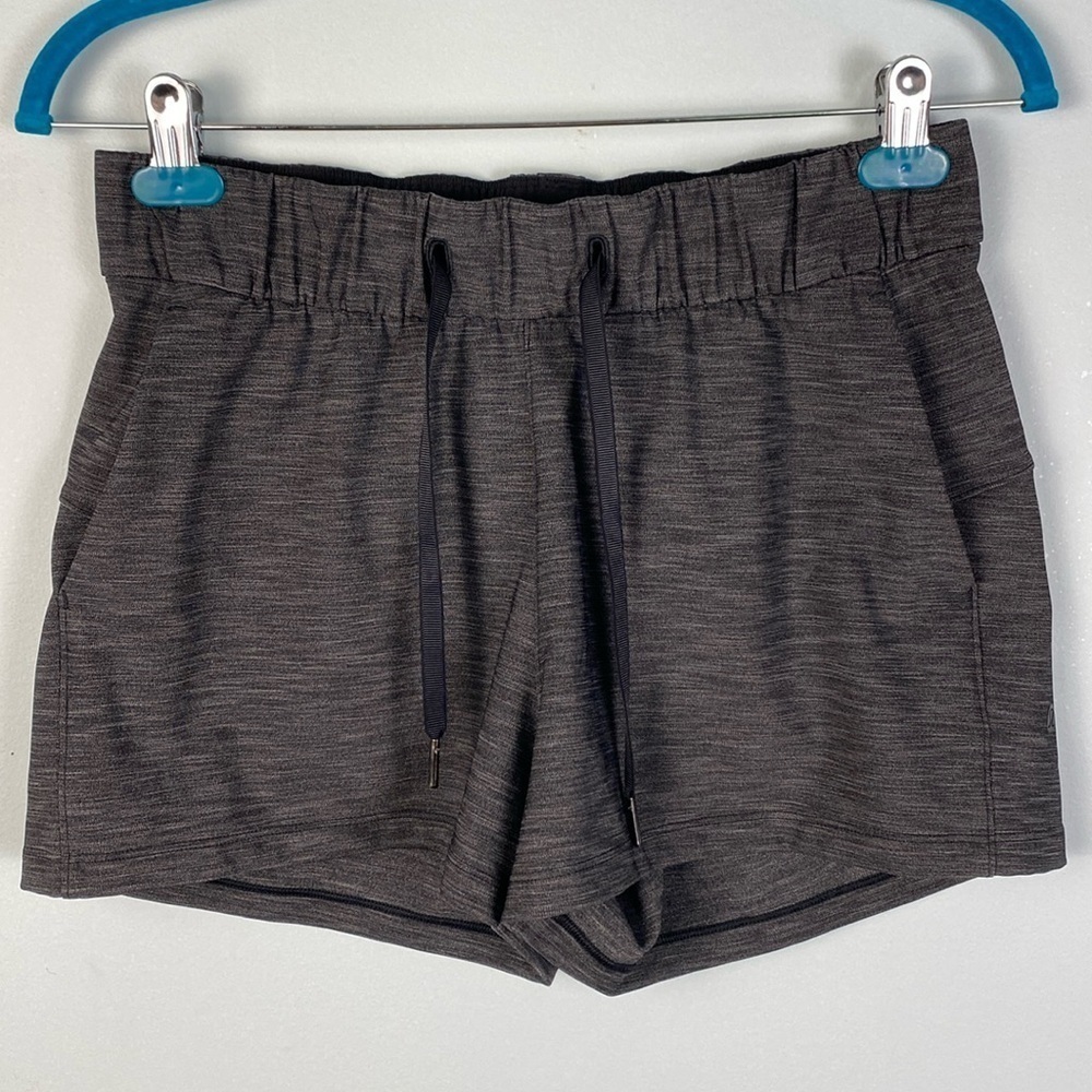 Lululemon On The Fly Shorts size 6 - Picture 2 of 11